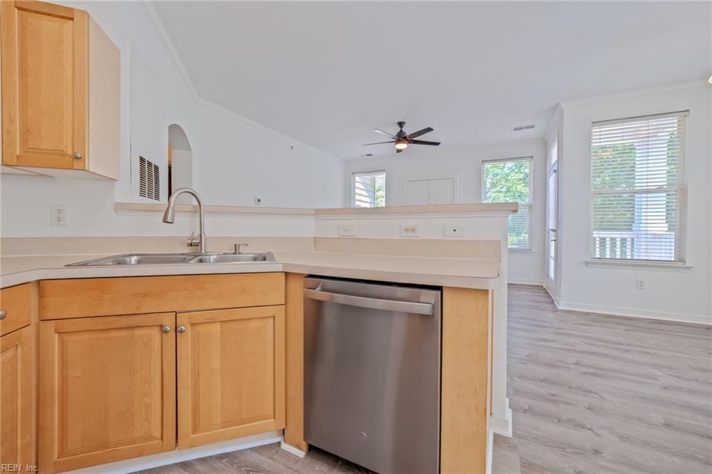 704 River Rock Way Property Photo 6