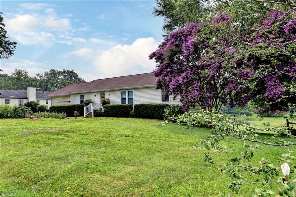 129 Mirror Lake Dr Property Photo 3