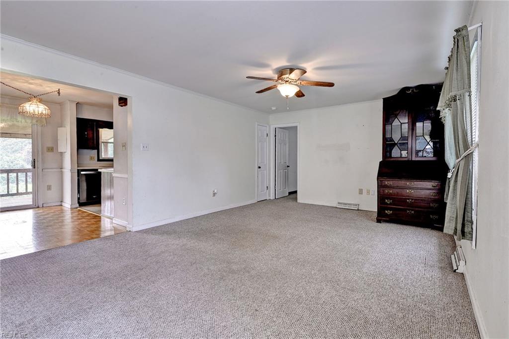 129 Mirror Lake Dr Property Photo 5