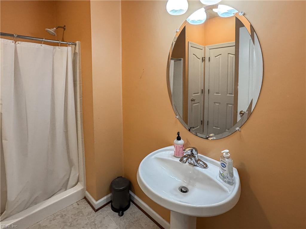 208 Leicester Ct Property Photo 22