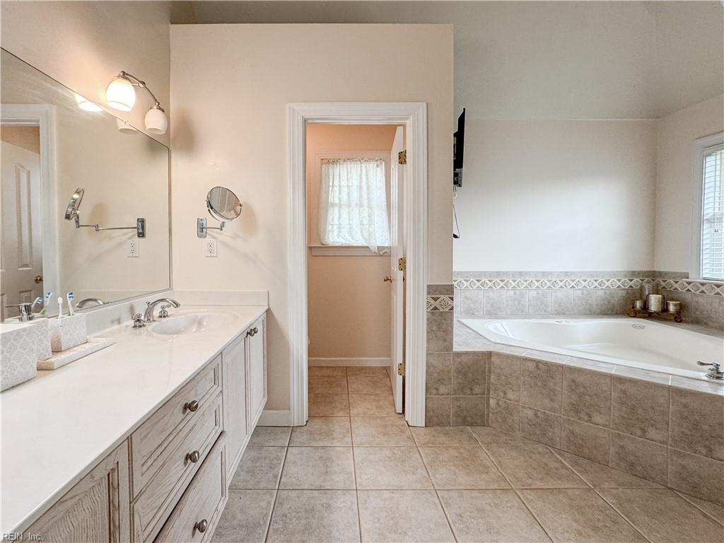208 Leicester Ct Property Photo 28