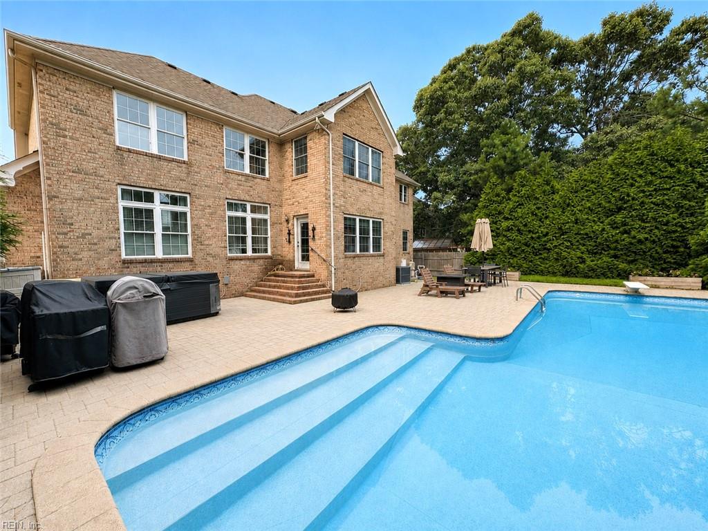 208 Leicester Ct Property Photo 38