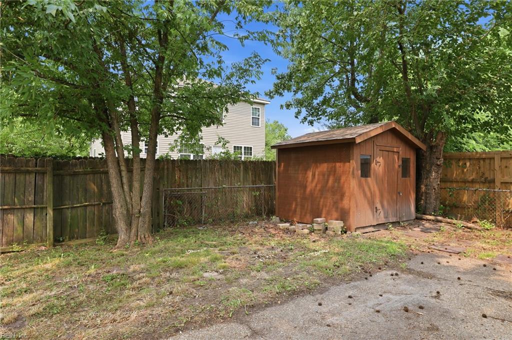 2301 Rush St Property Photo 29