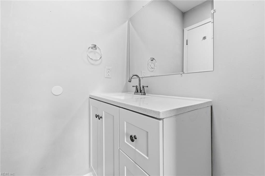 6020 Edgelake Dr Property Photo 15