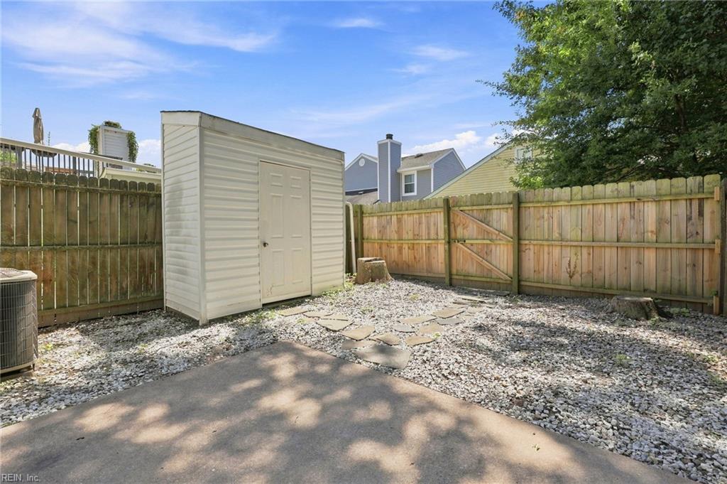 6020 Edgelake Dr Property Photo 24