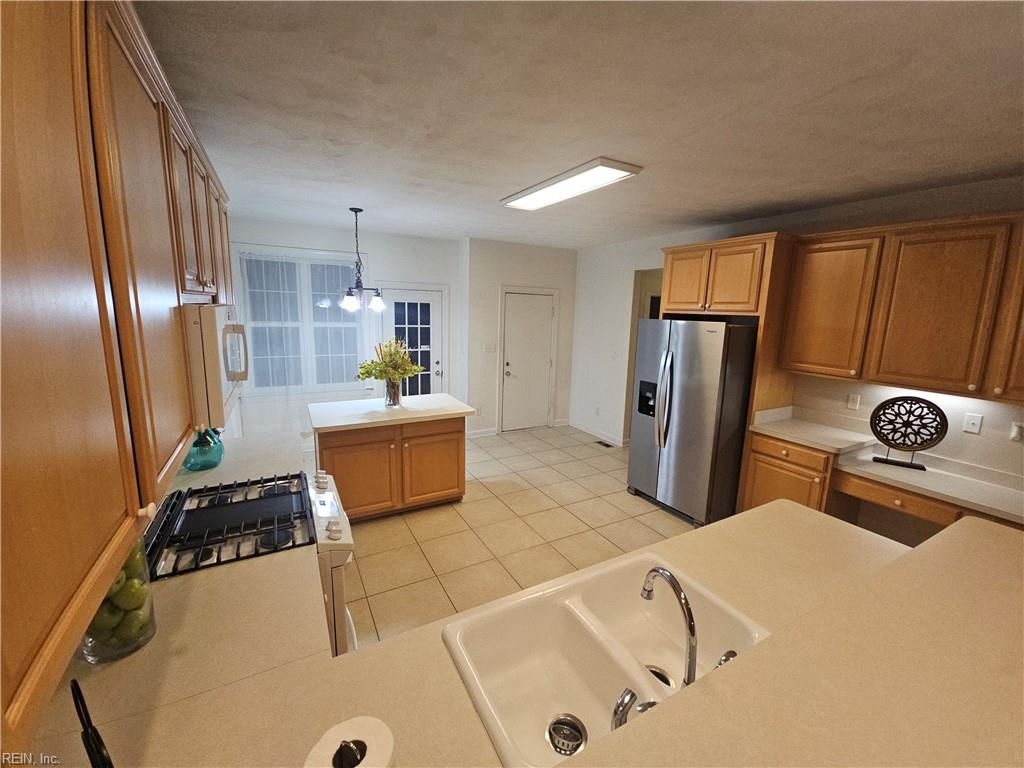 806 Falls Creek Dr Property Photo 4