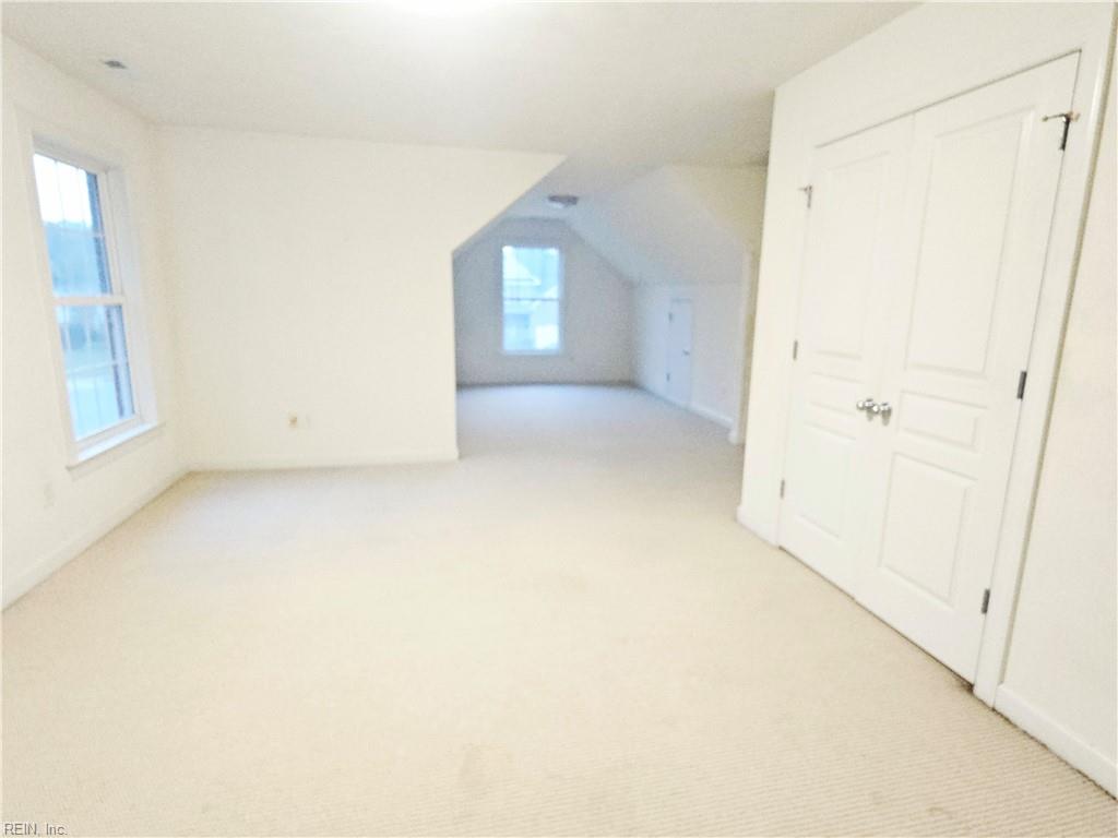 806 Falls Creek Dr Property Photo 32