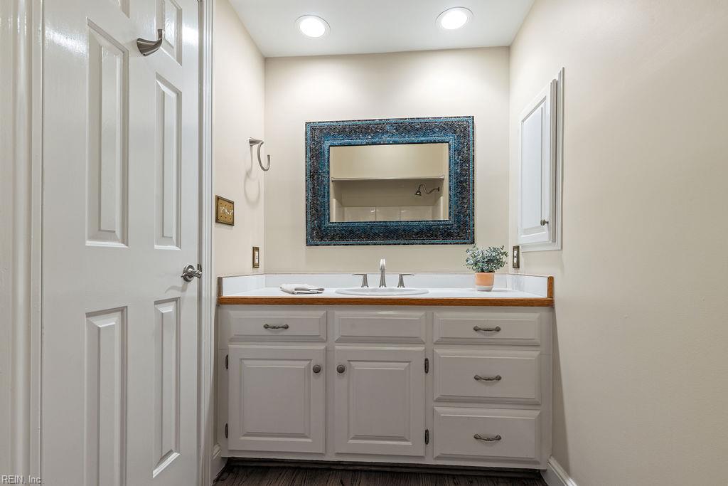 100 Crescent Dr Property Photo 8