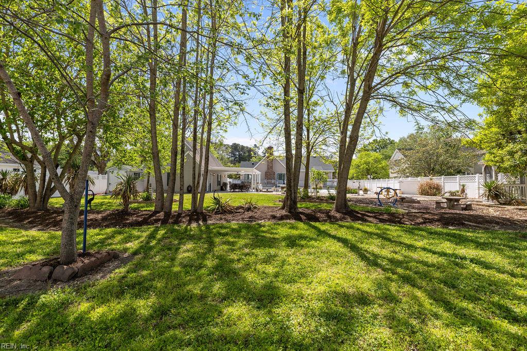 100 Crescent Dr Property Photo 32