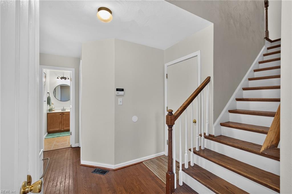 1032 Windward Ln Property Photo 4