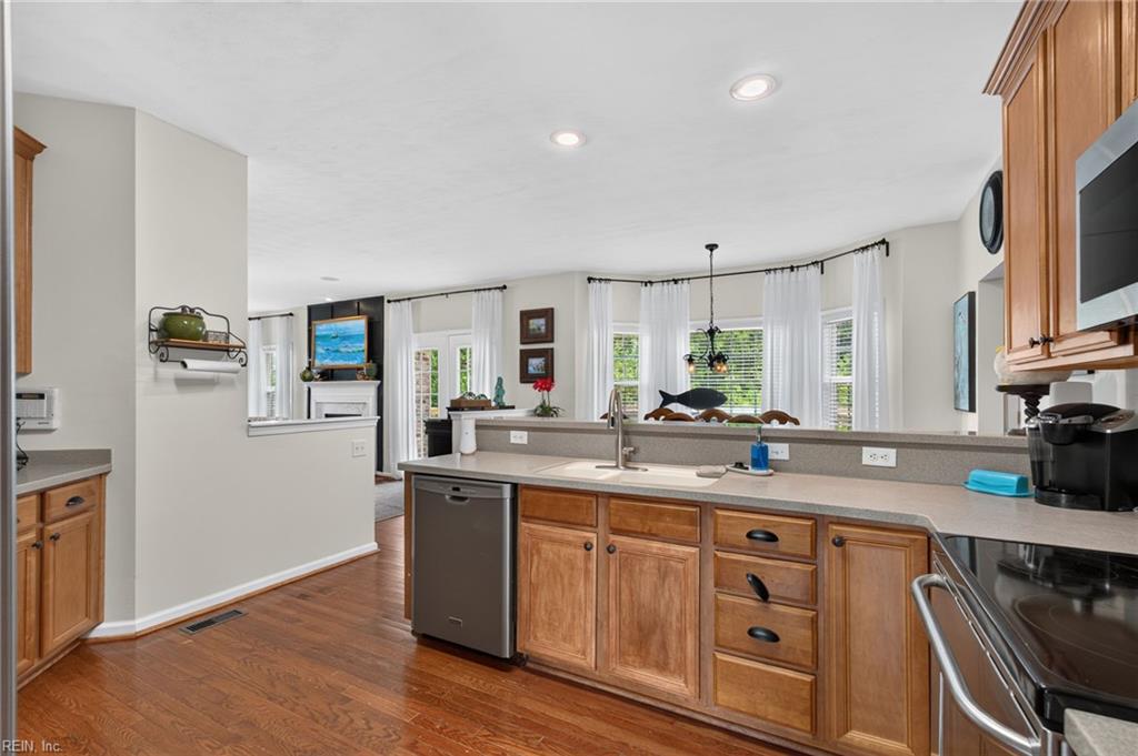 1032 Windward Ln Property Photo 12