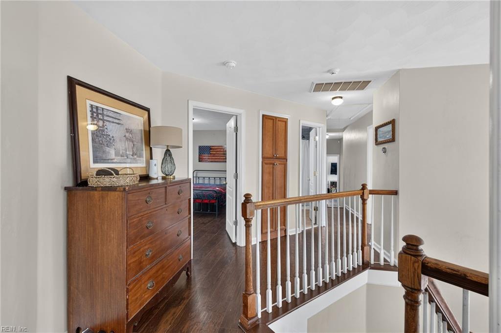 1032 Windward Ln Property Photo 16