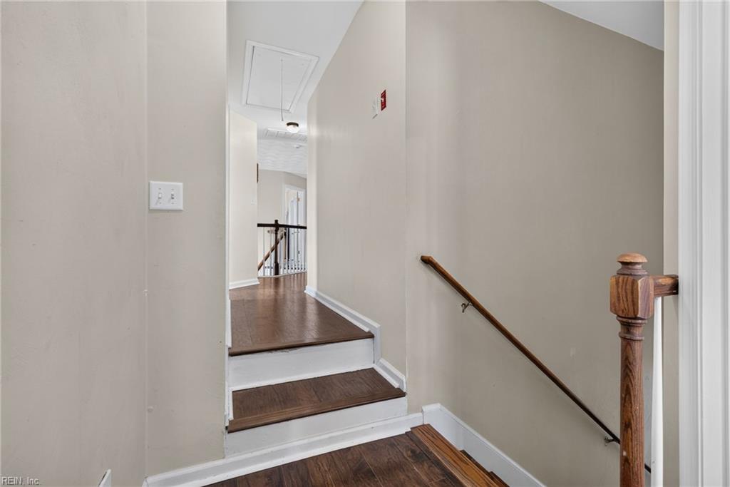 1032 Windward Ln Property Photo 27
