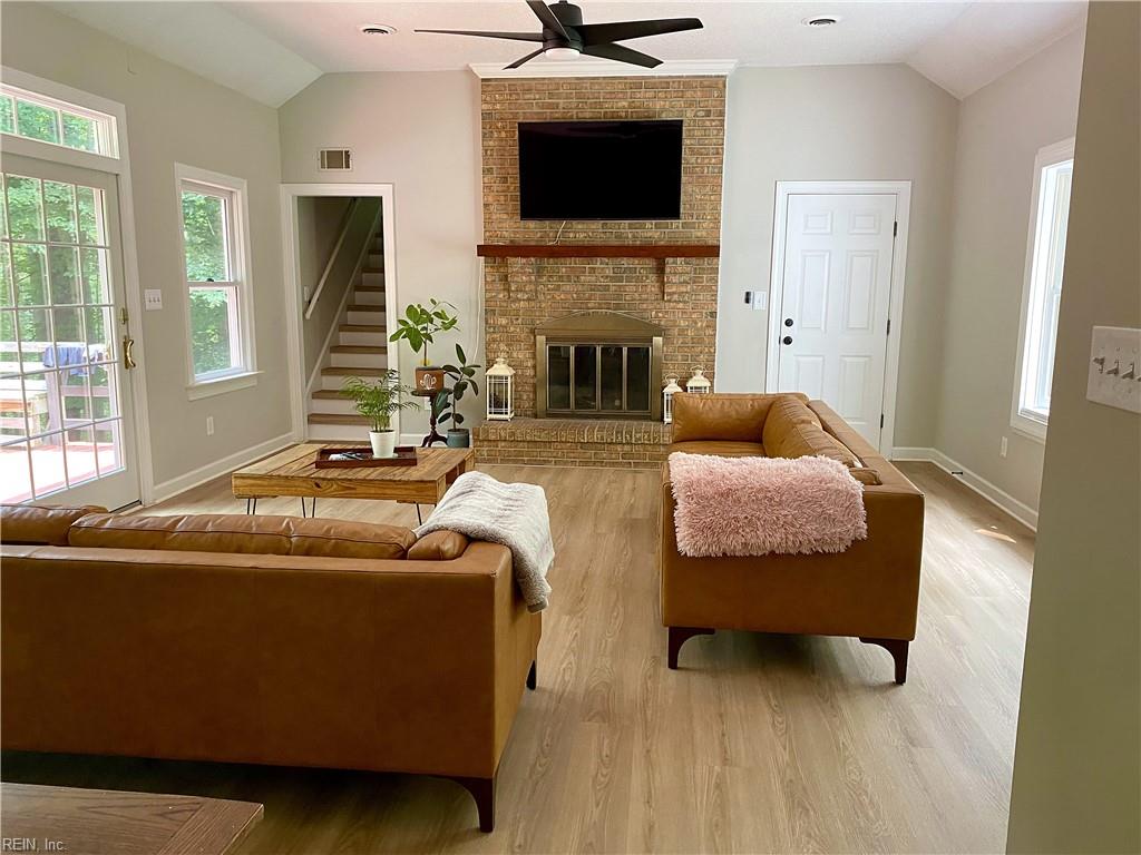 7615 Gloucester Village Dr Property Photo 6