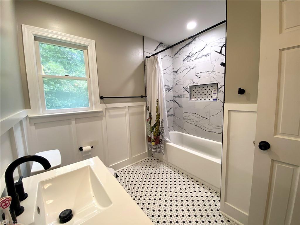 7615 Gloucester Village Dr Property Photo 18