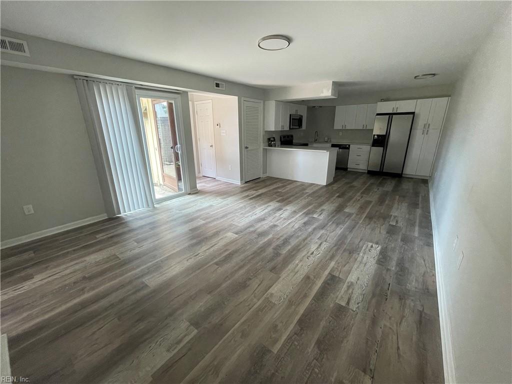 1024 Lands End Way Property Photo 3
