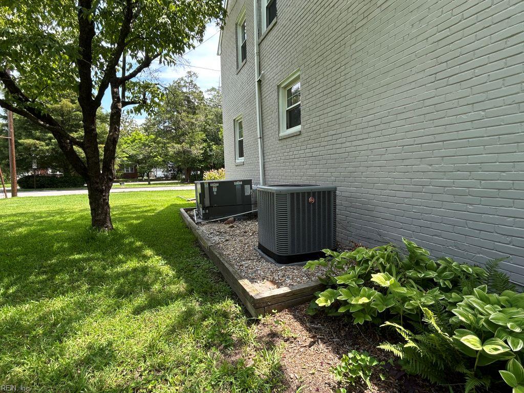 301 Grayson St Property Photo 6