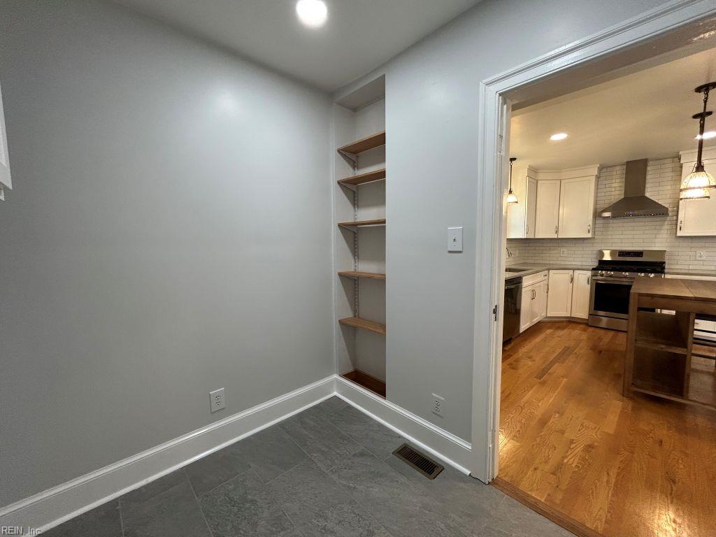 301 Grayson St Property Photo 16