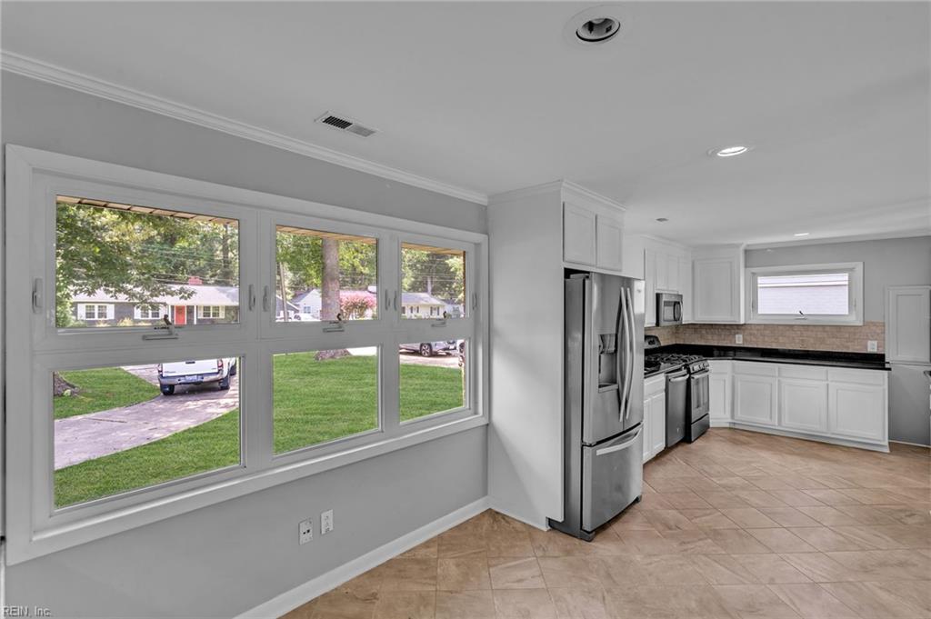 6 Downing Pl Property Photo 8