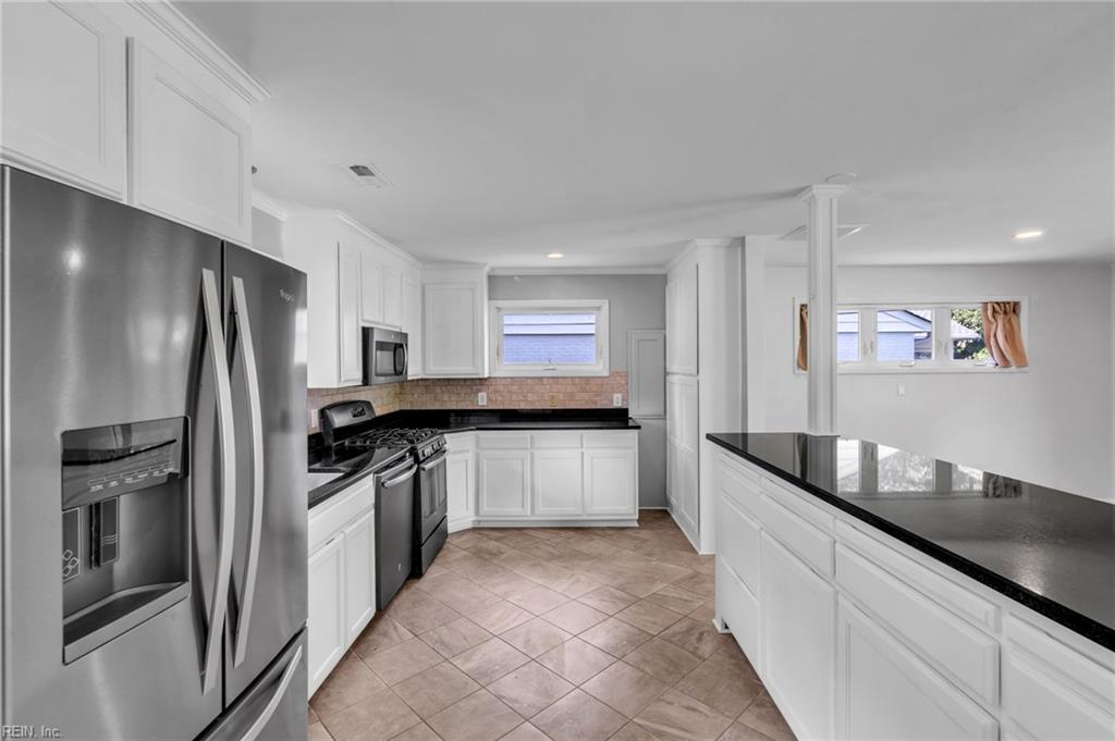 6 Downing Pl Property Photo 9