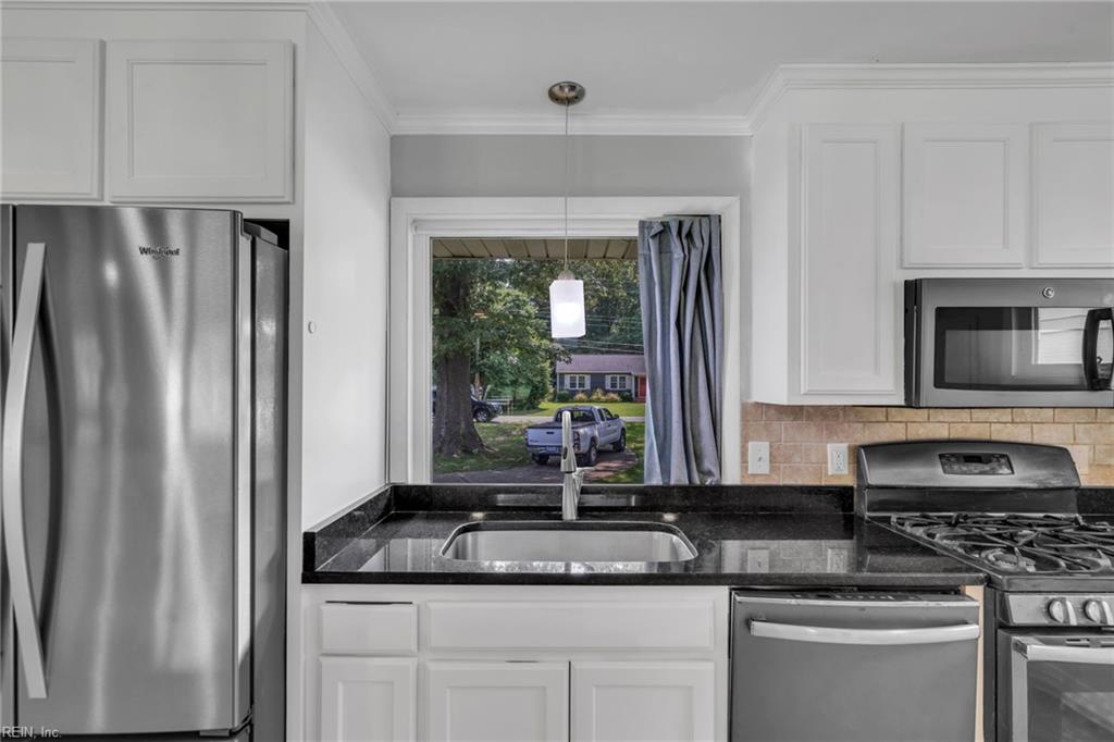 6 Downing Pl Property Photo 11