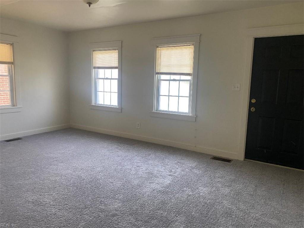 1203 Weiss St Property Photo 3