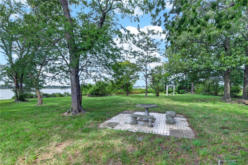 19 Hampshire Dr Property Photo 45