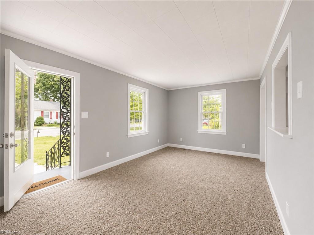 630 Sterling St Property Photo 4
