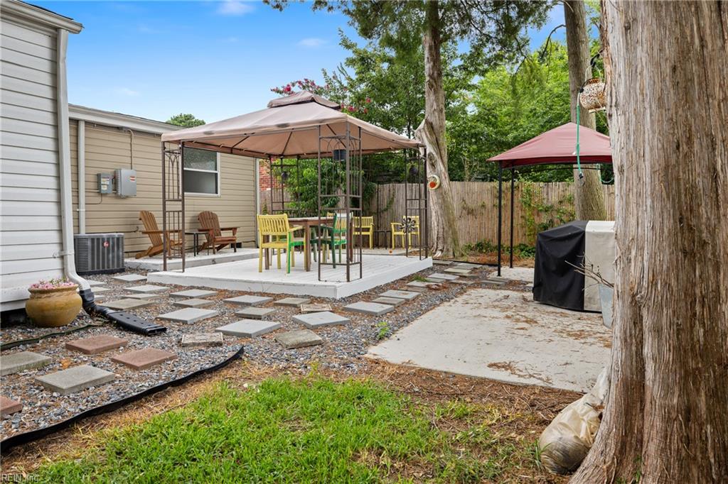 2215 Rawood Dr Property Photo 7