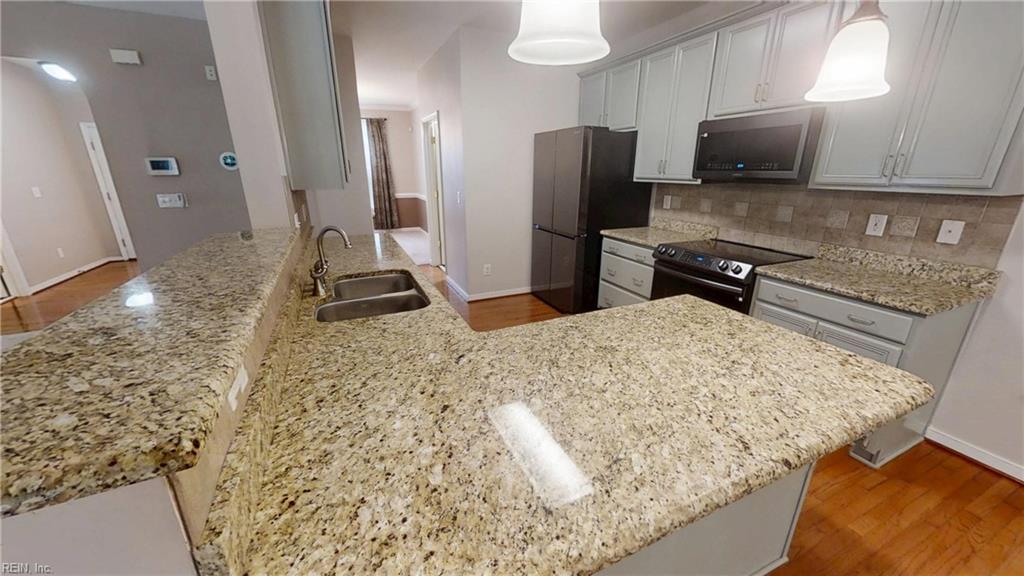 607 Queensbury Ln Property Photo 4