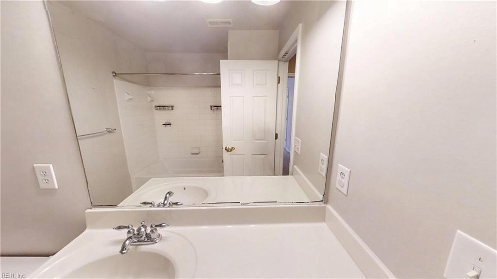 607 Queensbury Ln Property Photo 18