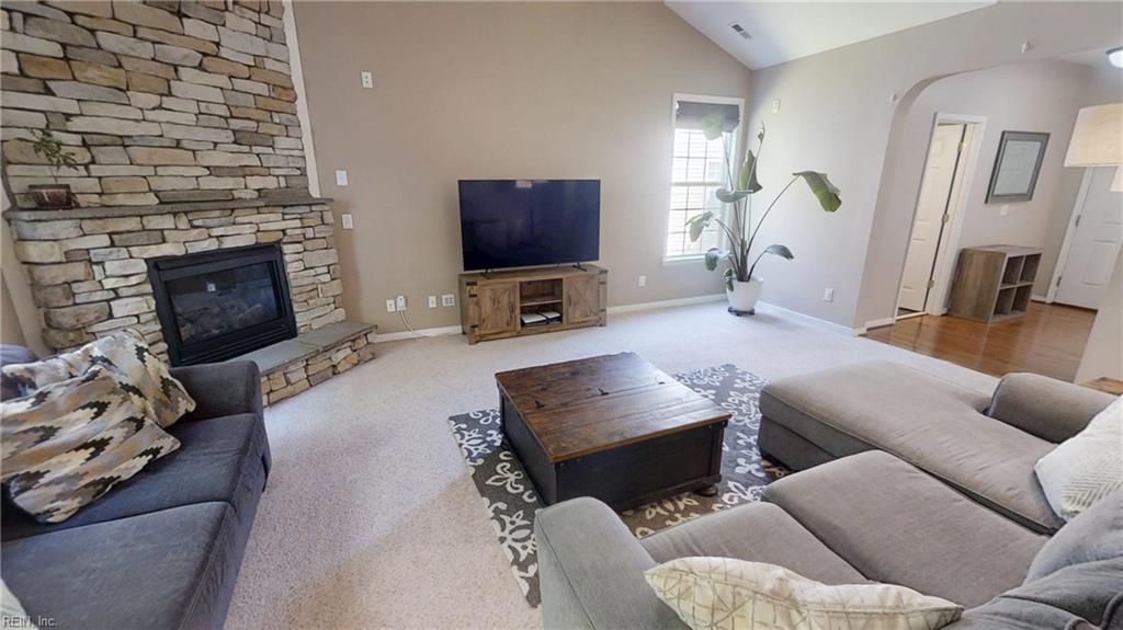 607 Queensbury Ln Property Photo 20