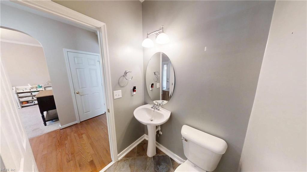 607 Queensbury Ln Property Photo 26