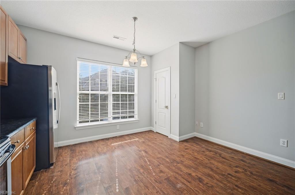 4452 Harlesden Dr Property Photo 7