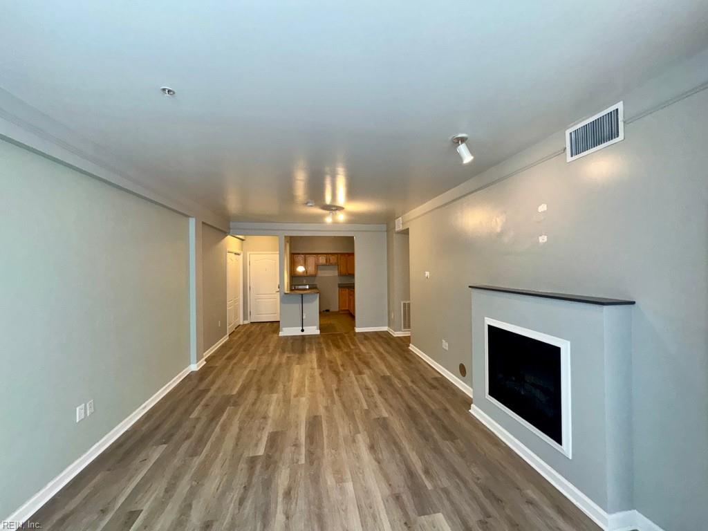 249 W Freemason St Property Photo 3