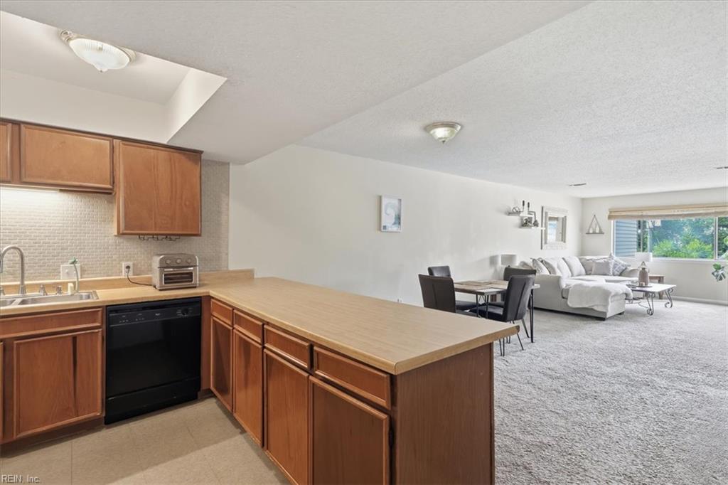 3200 Lynnhaven Dr Property Photo 4