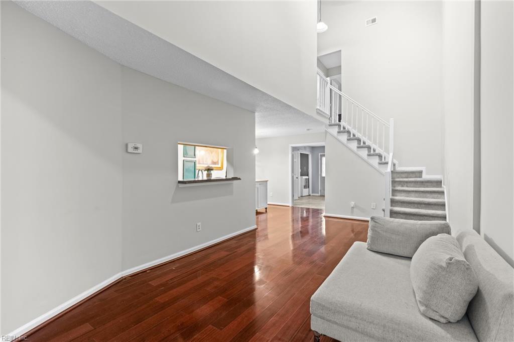 1243 Damyien Arch Property Photo 3