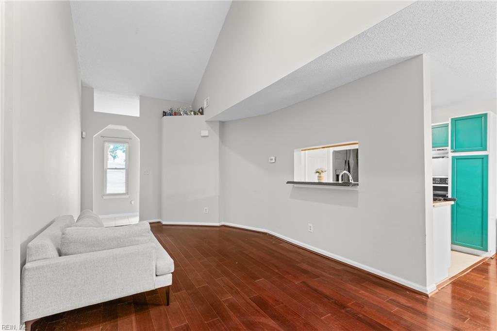1243 Damyien Arch Property Photo 4