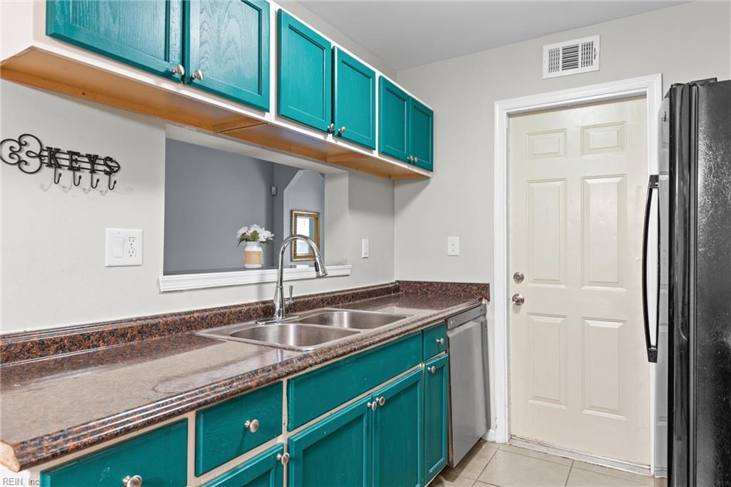 1243 Damyien Arch Property Photo 7