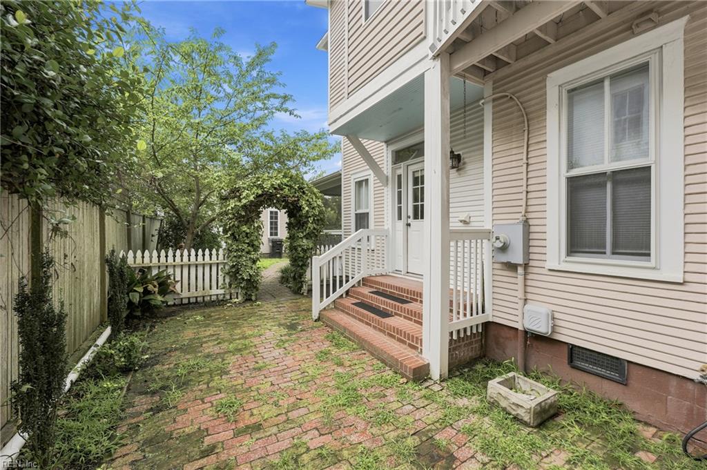 813 W Main St Property Photo 45