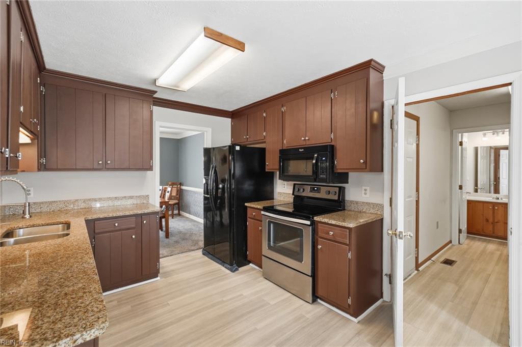 932 Elton Hall Cir Property Photo 15