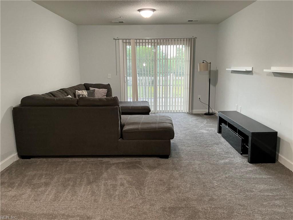 1016 Thoroughgood Way Property Photo 11