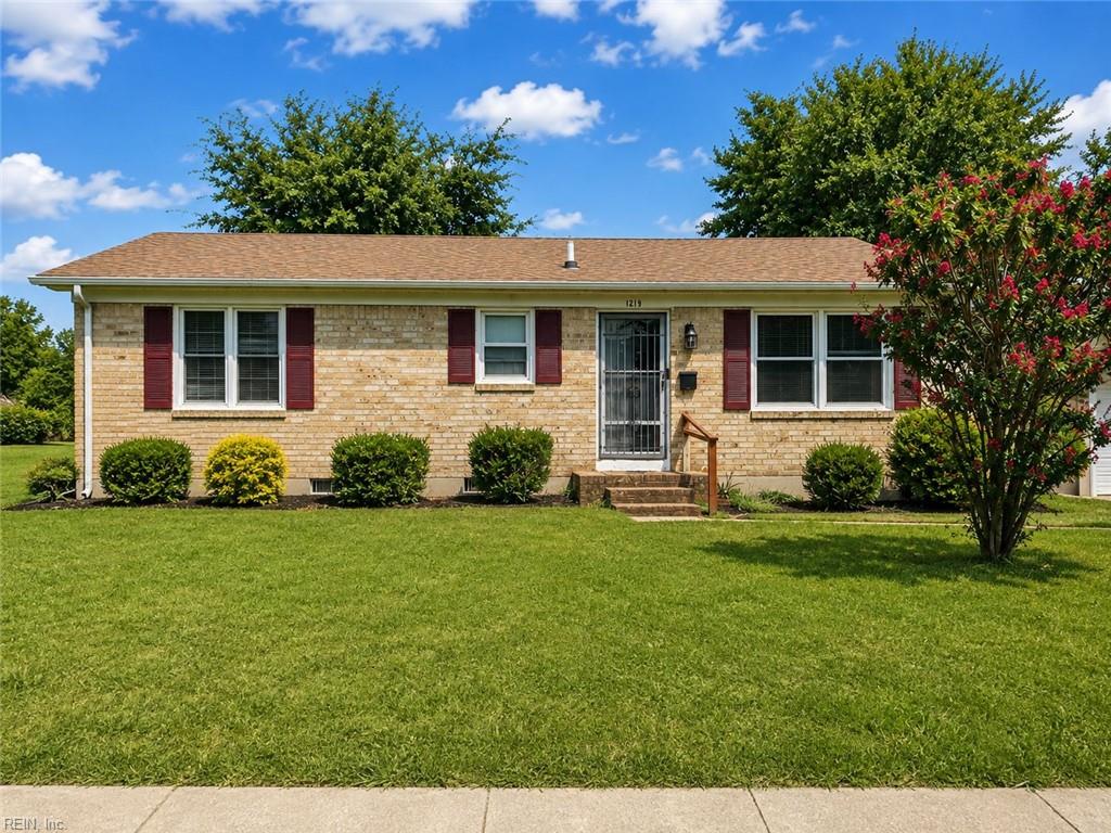 1213 Lakeview Ct Property Photo 1