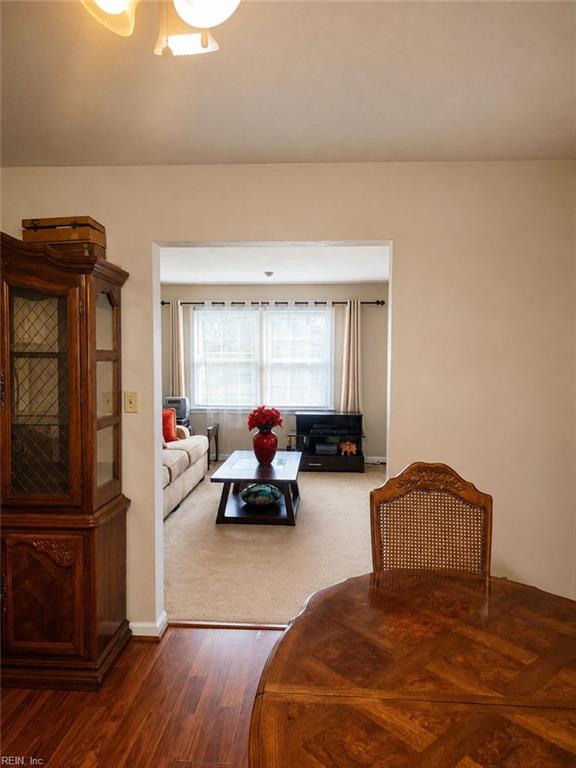1213 Lakeview Ct Property Photo 4
