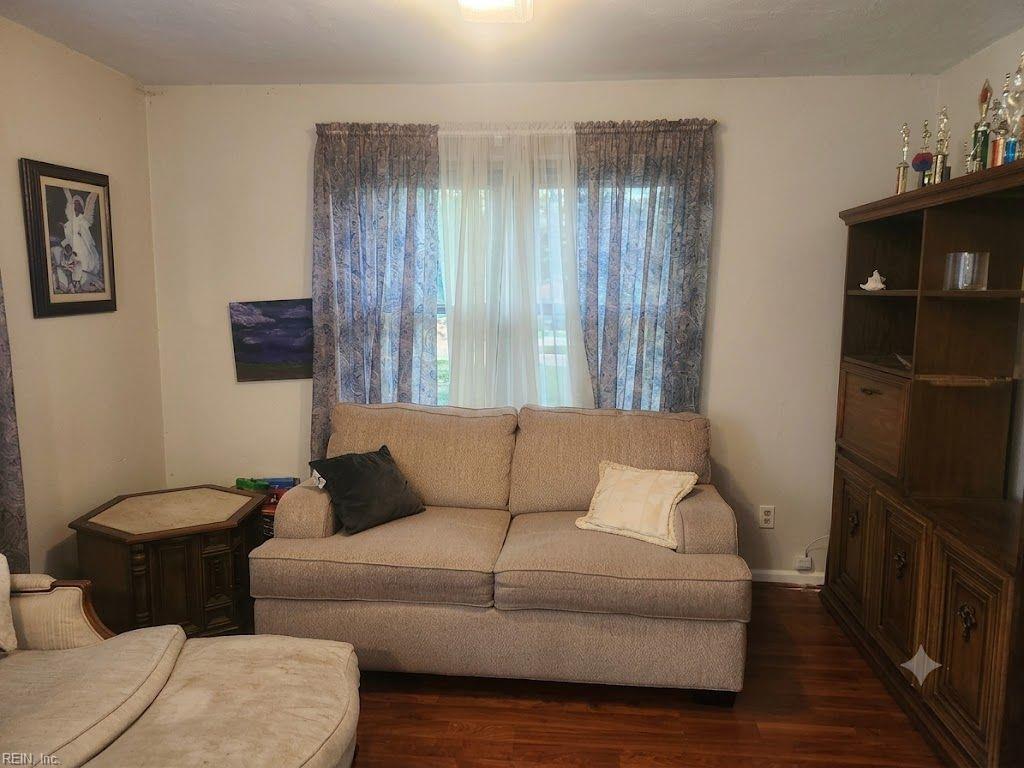1213 Lakeview Ct Property Photo 7