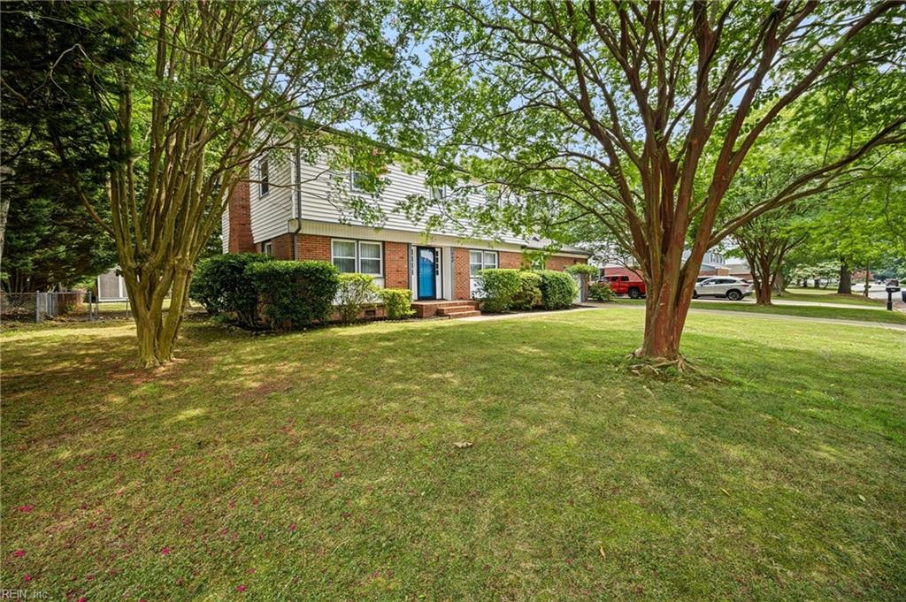 740 Yorkshire Dr Property Photo 1