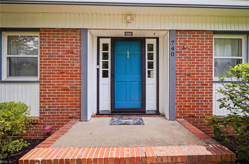 740 Yorkshire Dr Property Photo 2