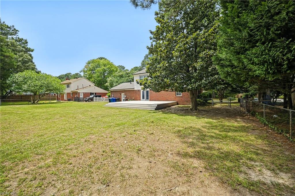 740 Yorkshire Dr Property Photo 30