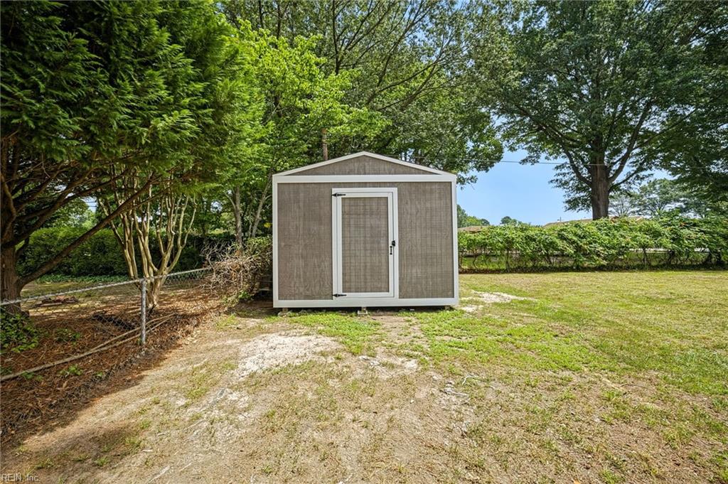 740 Yorkshire Dr Property Photo 32