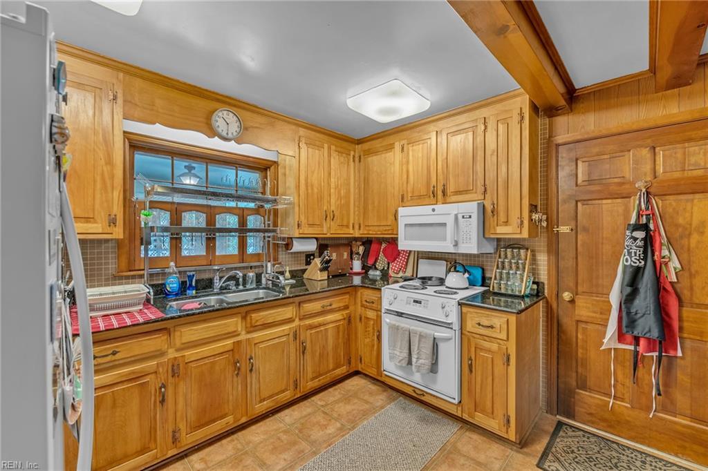187 Corinthia Dr Property Photo 28